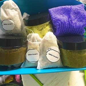 Green tea body set with candle